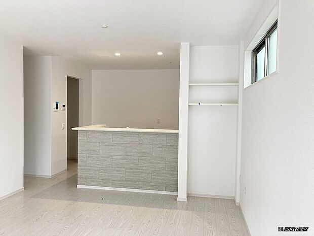 【リビング】【リビング】リビングから見えるキッチンスペースです。同仕様写真