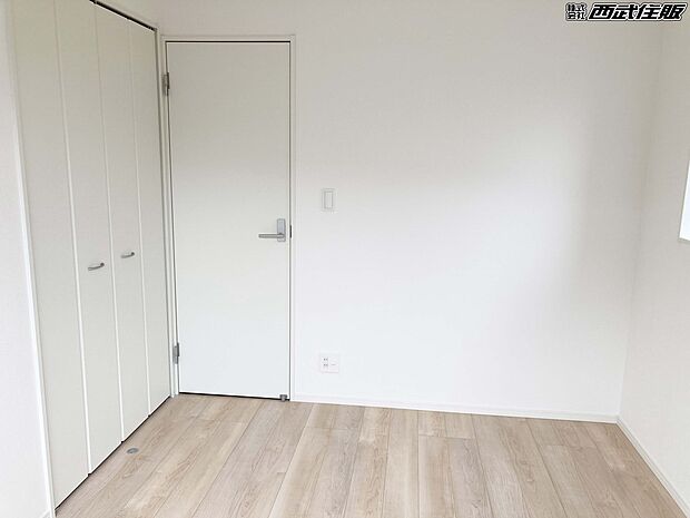 【洋室】【2階・洋室】大きなクローゼットがある2面採光の明るいお部屋です。同仕様写真