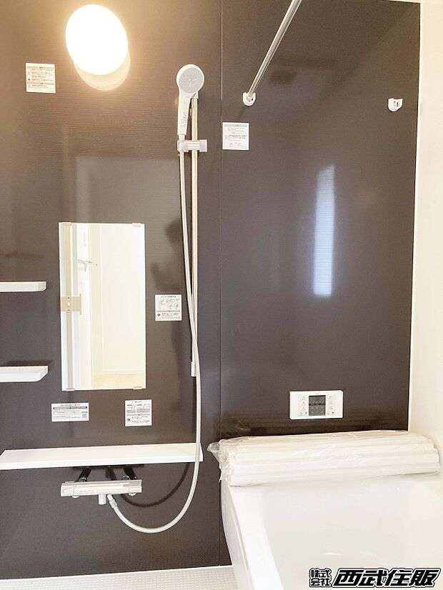 【浴室】【浴室】高級感のあるアクセントの浴室。半身浴も出来る広いバスタブも魅力です！同仕様写真