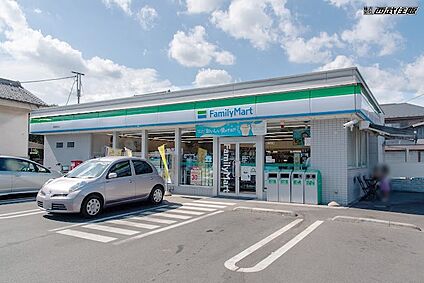 ファミリーマート 瑞穂駒形店 700m(9分)