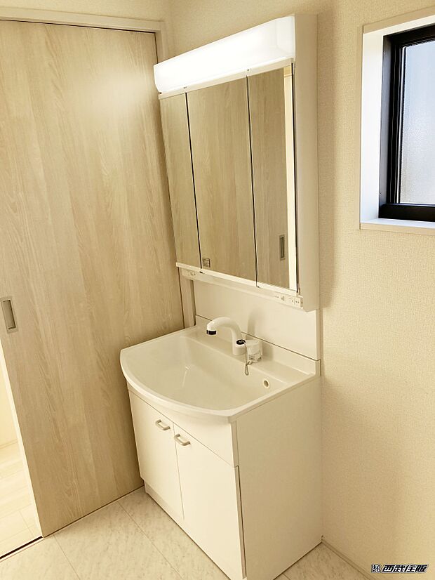 【洗面台・洗面所】【シャワードレッサー】使い勝手の良い洗面化粧台で収納も充実しています。同仕様写真