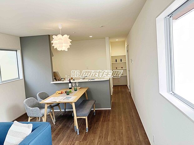 【リビング】【リビング】キッチンのアクセントクロスが素敵ですね!同仕様写真