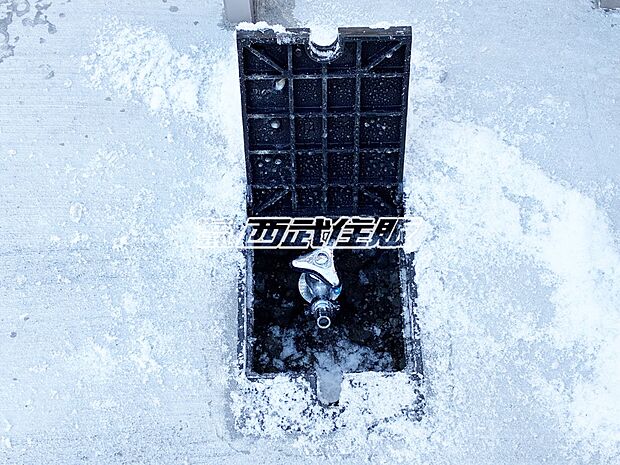 【その他現地】【散水栓】お外に散水栓があるのでお庭のお手入れや洗車が出来ますね!