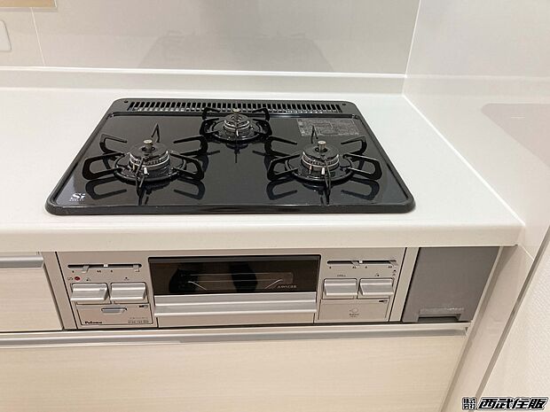 【非公開】【3口ガスコンロ】 お料理がはかどりそうですね！グリルもついています。同仕様写真