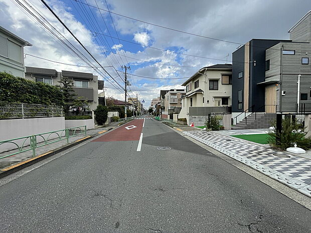 【前面道路】前面道路は北側約11ｍで開放感があります。
