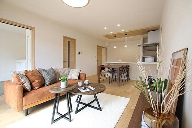 【リビング】No.2
セカンドルームが直結しているリビングダイニングは、家族みんながゆったり過ごせる空間です。
室内(2025年10月)撮影