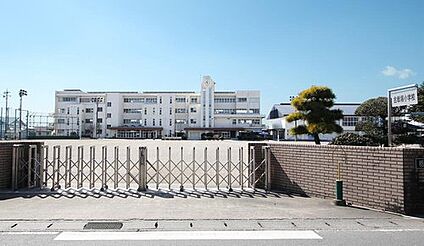 合戦場小学校 360m(徒歩5分)