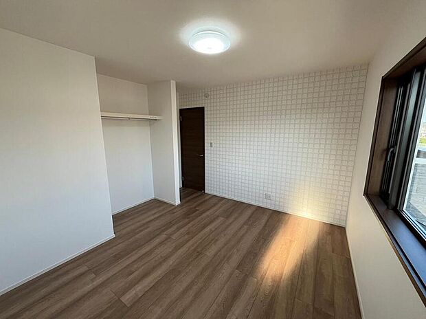 【リビング以外の居室】NO.6
2Fの洋室。使いやすいオープンクローゼットがあります。