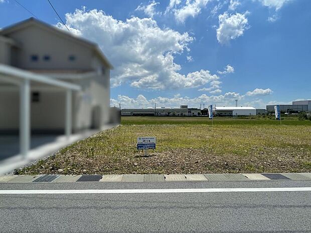 【28号地】50坪以上の駐車計画やお庭造りがしやすい分譲地となっております。(2025年7月撮影)