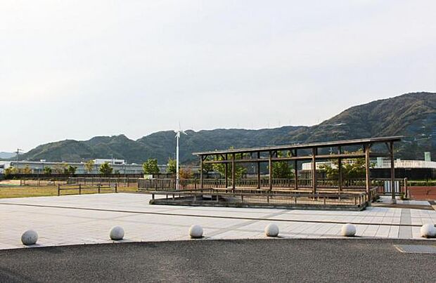 水の公園（約2,410m・徒歩31分）