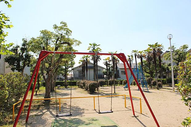 六反町公園 (約160m・徒歩2分)