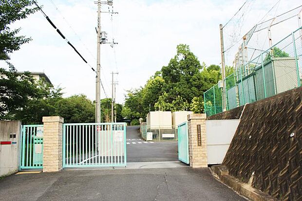 富田林市立伏山台小学校