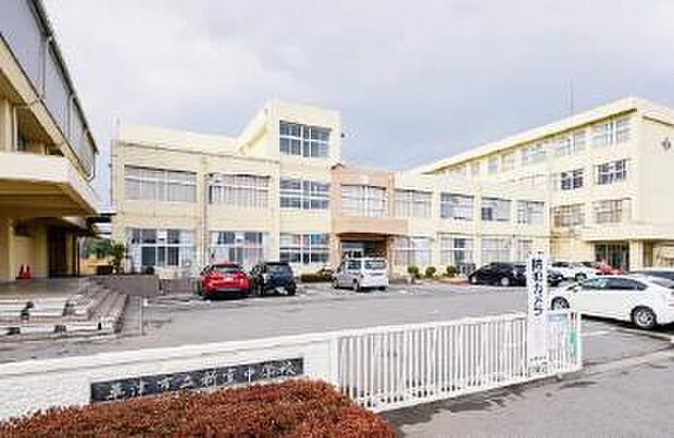 新堂中学校（約1,190m）