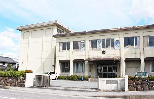 彦根市立河瀬小学校(約2,060m)