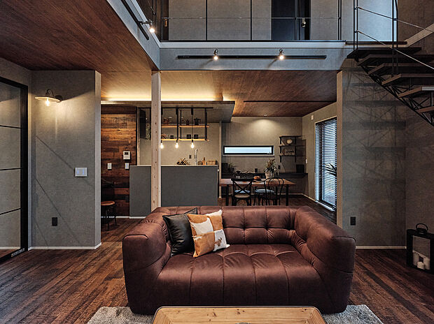 【リビング】照明器具や取手といった細部にこだわり
ヴィンテージ感を演出