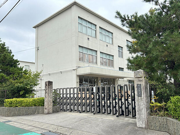 刈谷南中学校（約2,100m）