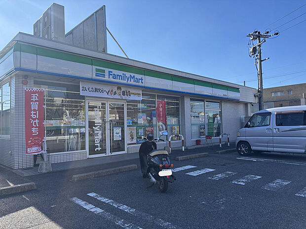 ファミリーマート新赤坪店（約35m）
