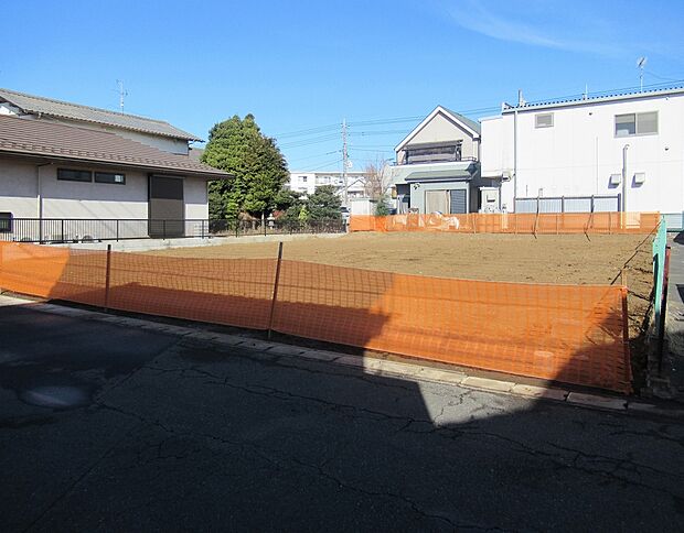 道路高低差がなくフラットな形状の分譲地現地
