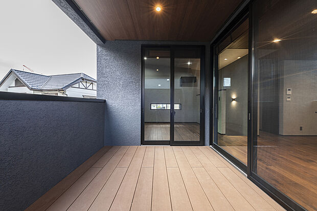 【弊社施工例～雨の日も安心なインナーバルコニー】インナーバルコニーは雨の日に洗濯物を干すにも安心です。