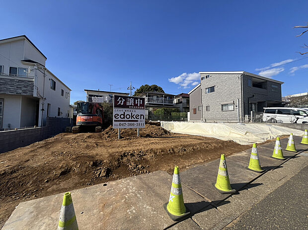 【陽光と風が心地よく行き交う、南面接道の好環境。】南面接道ならではの明るさと通風のよさが魅力。
四季を通じて光と風を感じながら、心地よく過ごせる住まいが叶います。