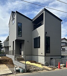 直線的なスタイリッシュさが際立る外観デザイン