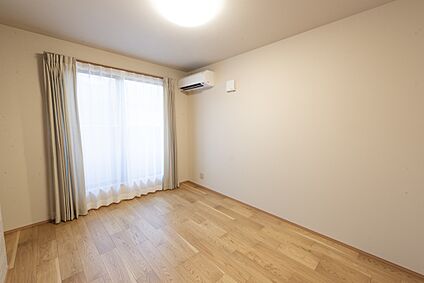 【2階約6.8帖洋室/E号地モデルハウス】