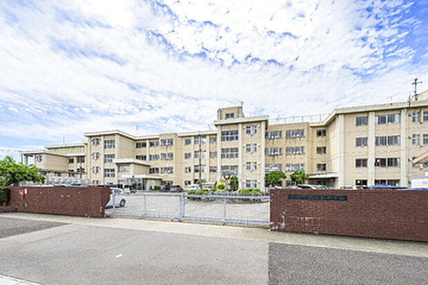 前橋市立箱田中学校(約1,270m)