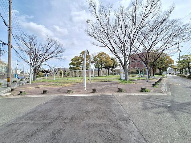 南津守西公園まで597m