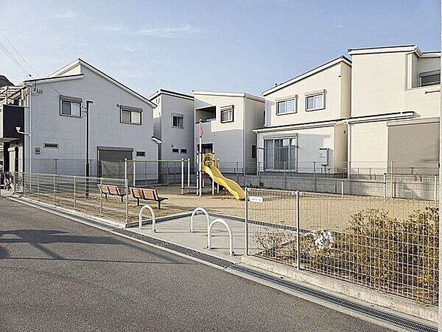 小規模公園198まで893m