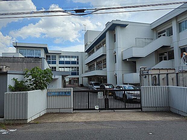 流山市立八木北小学校まで1966m
