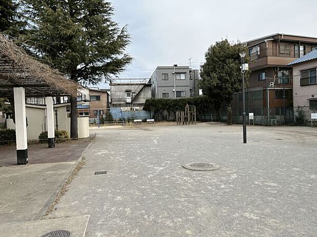 西新井第二児童遊園まで990m