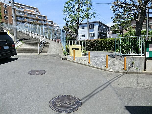 松見町一丁目第三公園まで1088m