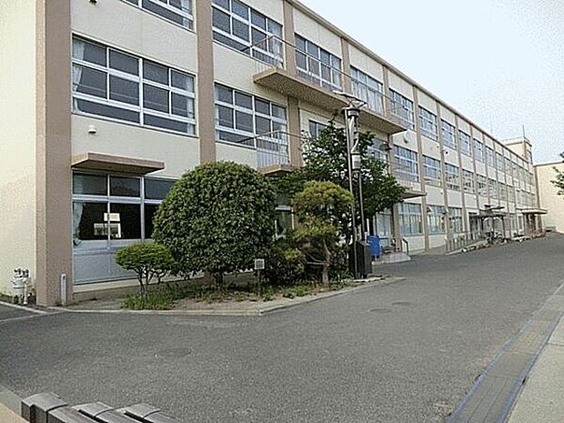 茅ヶ崎市立松浪中学校まで681m