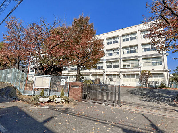 横浜市立樽町中学校まで1875m