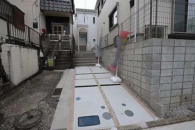現地完成済