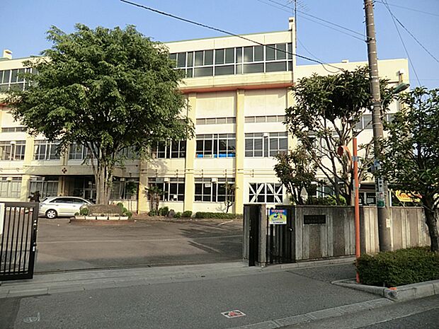 川口市立十二月田小学校まで739m