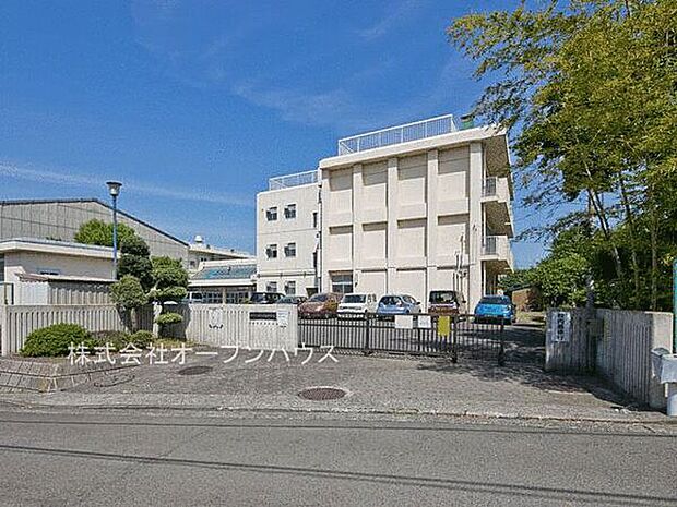 横浜市立みたけ台中学校まで1497m