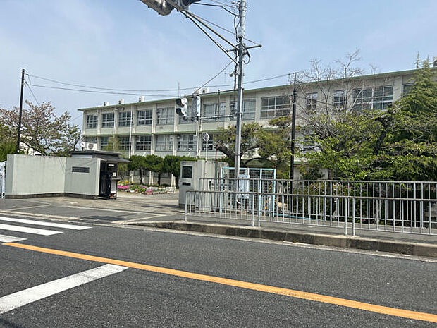 枚方市立津田小学校まで1615m