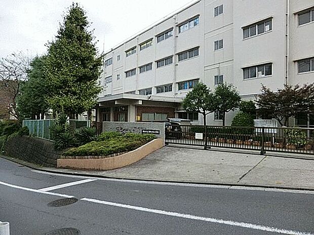 横浜市立万騎が原小学校まで694m