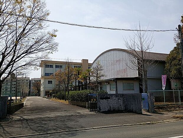 春日井市立中央台小学校まで715m