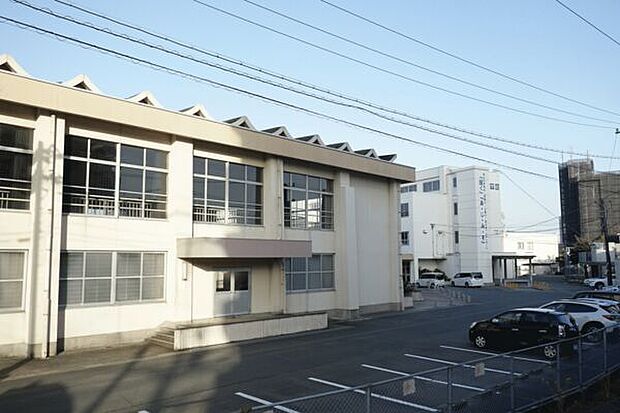 筑紫野市立筑山中学校(約669m)