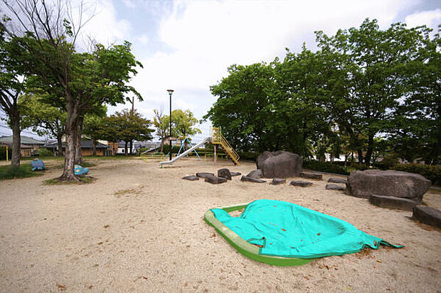 鳴海黒石公園（約402m）