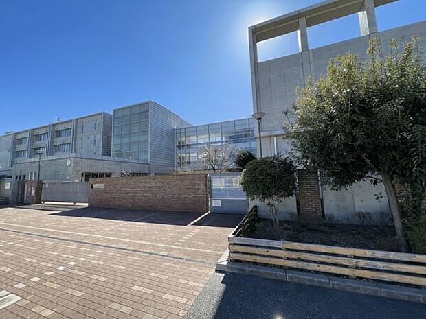 北区立十条富士見中学校(約1,055m)