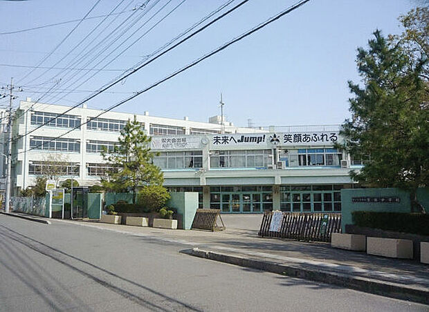 さいたま市立宮前中学校(約872m)