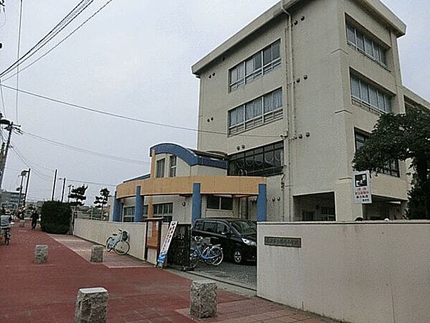 藤沢市立鵠南小学校（約689m）