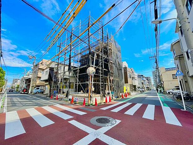 【前面道路】かわばた公園(543m)が近くにあり、お子様がいるご家庭も安心してお過ごしいただける住環境です。詳細情報につきましては、お気軽にお問い合わせください。