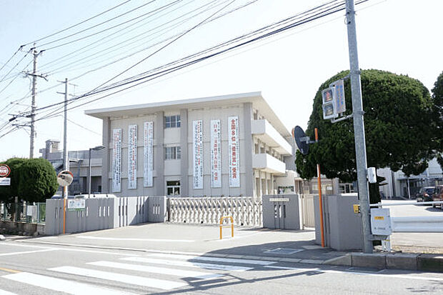 春日市立春日東中学校(約658m)