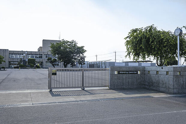 伊勢崎市立宮郷中学校（約1,654m）