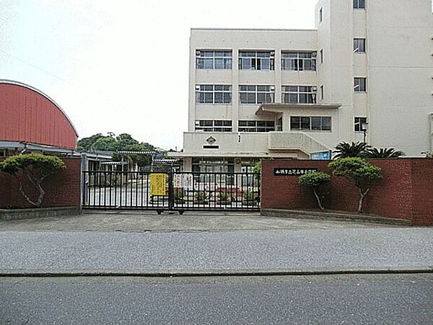 船橋市立芝山東小学校（約724m）