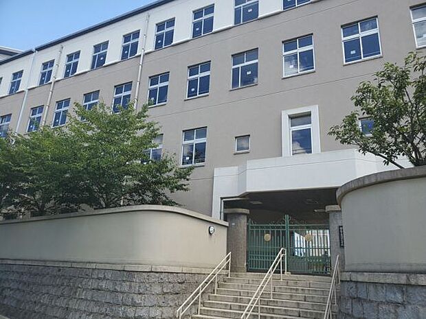 神戸市立高羽小学校(約143m)